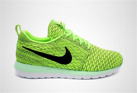 damen sneaker nike roshe run grün schwarz volt|Amazon.com: Nike Roshe Run Womens.